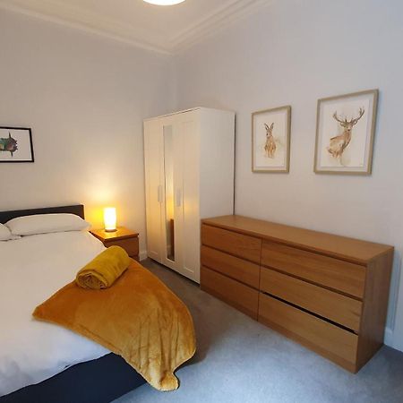 Beautiful Ground Floor Flat Near Haymarket เอดินบะระ ภายนอก รูปภาพ