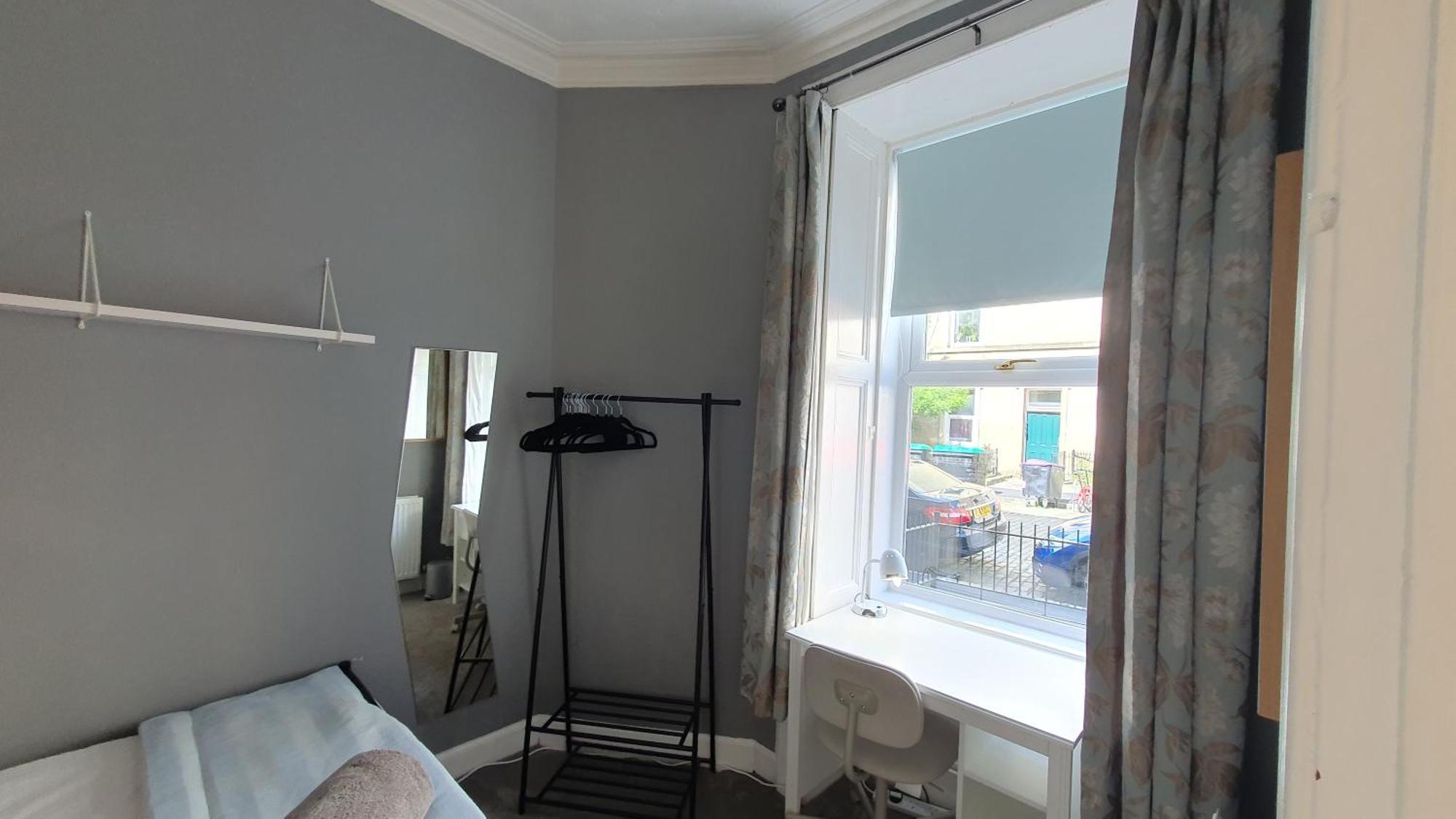 Beautiful Ground Floor Flat Near Haymarket เอดินบะระ ภายนอก รูปภาพ
